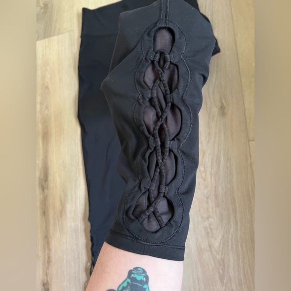 LULULEMON Tied To It 7/8 Leggings EUC - Picture 8 of 13